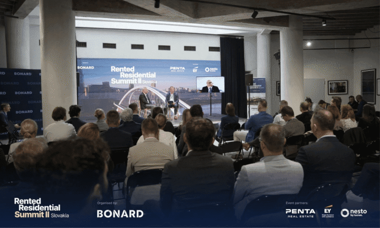 Debata podczas Rented Residential Summit II w Bratysławie. Panel z udziałem Bartłomieja Kisielewskiego z Horizone Studio.